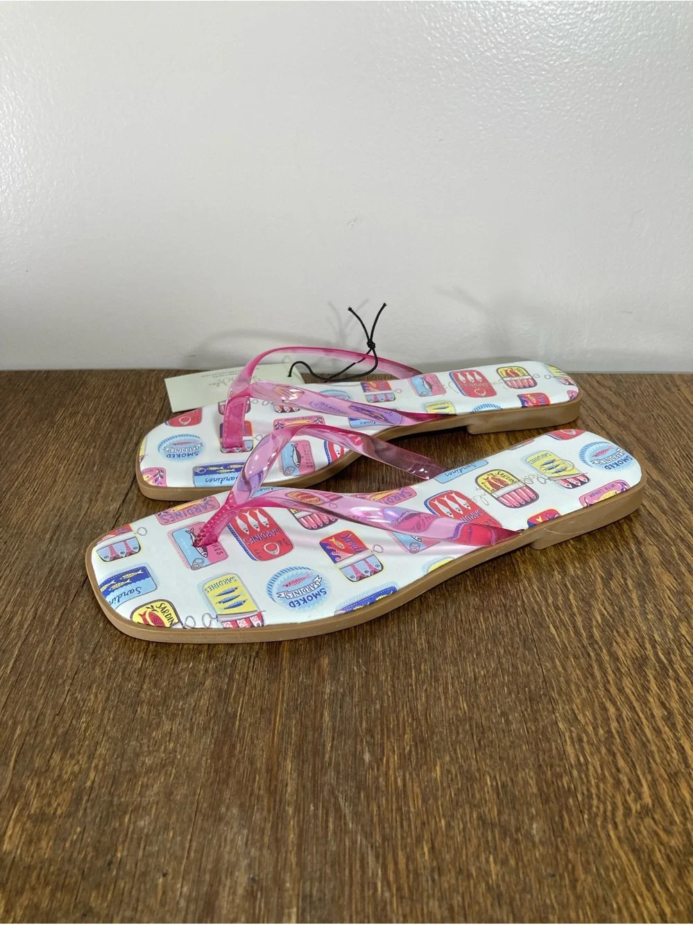 NWT Sincerely Jules Sardine-print jelly flip-flops with pink straps Women’s 7.5